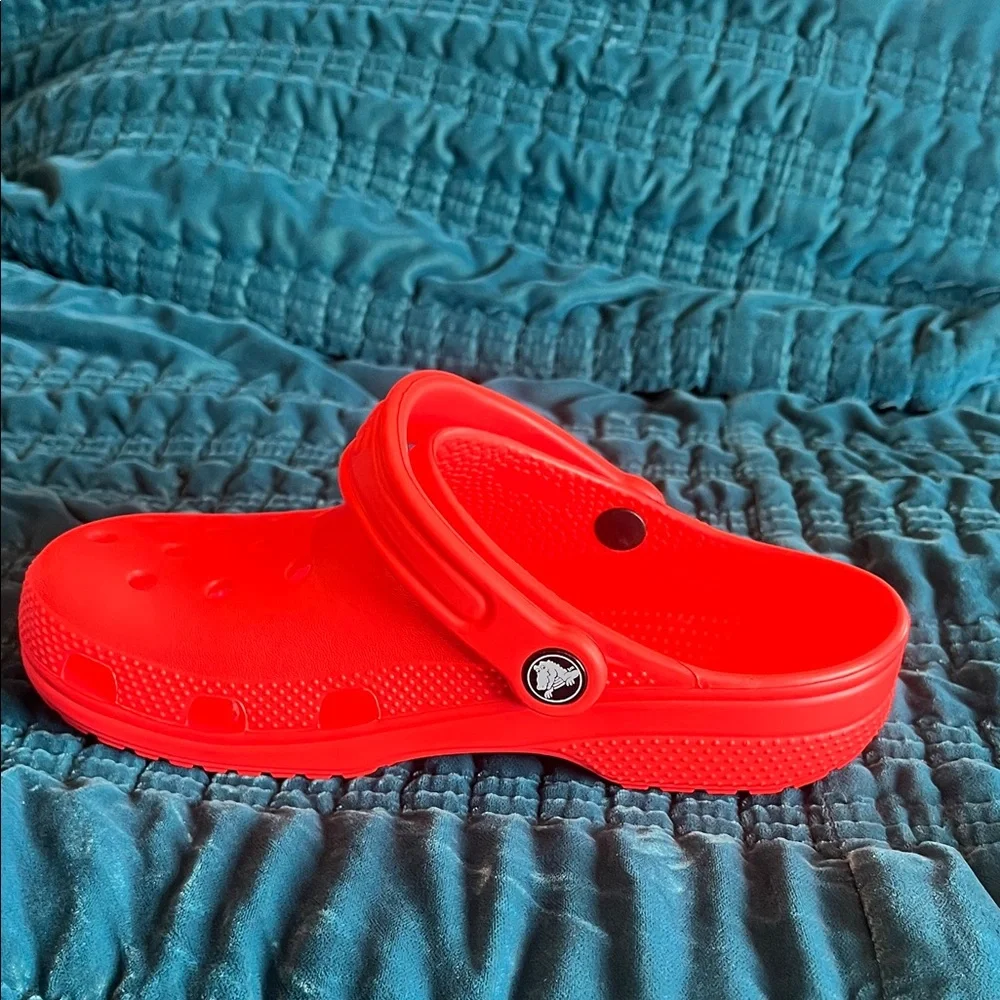 CROCS Kids Vibrant Red Water Shoes - Picture 4 of 4